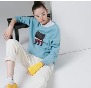 Cotton sweatshirt with fashionable print